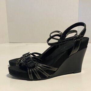 AEROSOLES Black Strappy Wedge Sandals